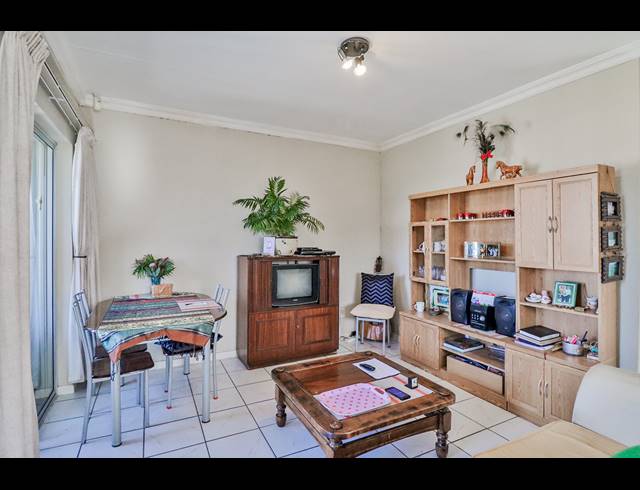 2 BEDROOM TOWNHOUSE RENTED IN LORRAINE